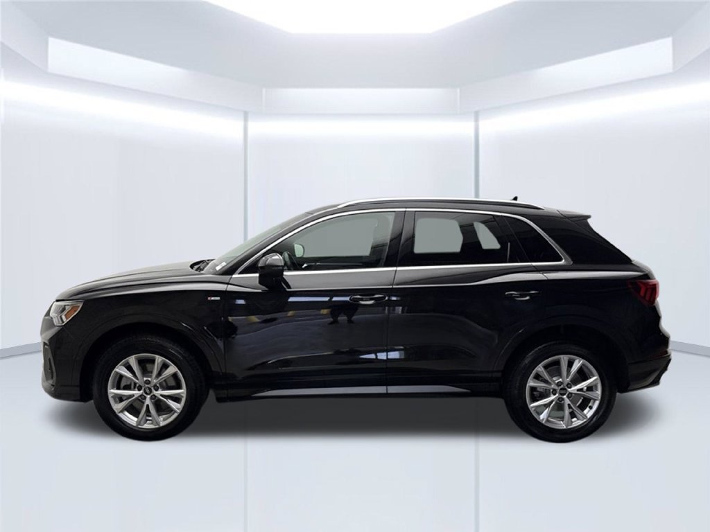 Used 2022 Audi Q3 2.0T Premium Plus w/ Premium Plus Package AWD/4WD image 2