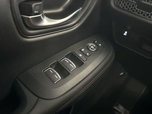 Used 2025 Honda HR-V Sport image 16