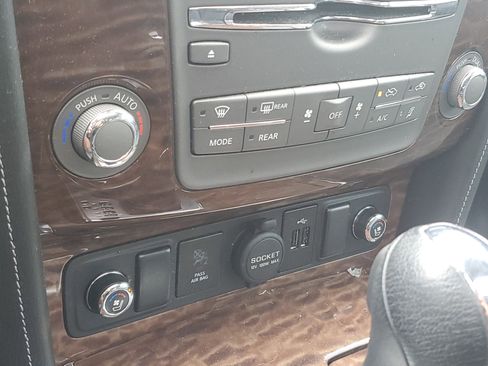 Used 2019 Nissan Armada Platinum image 22