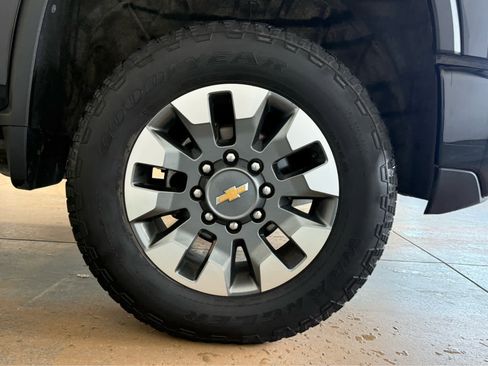 Used 2024 Chevrolet Silverado 2500 Custom w/ Custom Value Package image 9