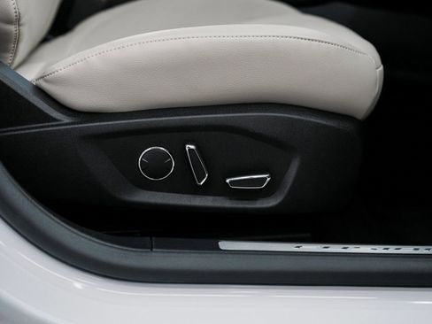 Used 2018 Ford Fusion Energi Titanium image 36