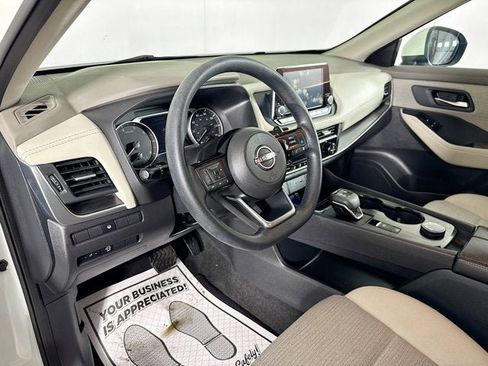 Used 2023 Nissan Rogue SV image 9