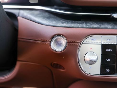 Used 2025 Genesis G90 3.5T image 17