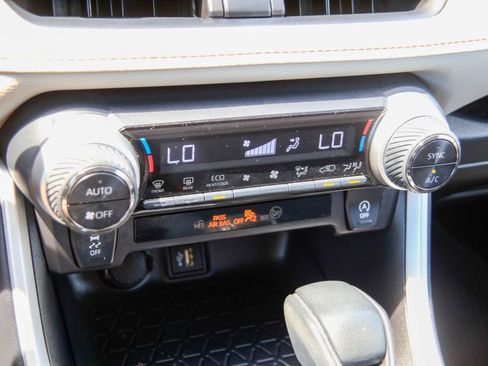 Used 2025 Toyota RAV4 XLE FWD image 15