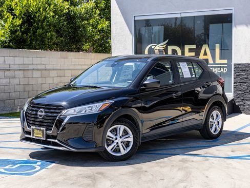Used 2023 Nissan Kicks S FWD image 5