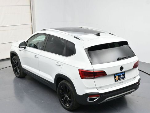 Certified 2022 Volkswagen Taos SE w/ Panoramic Sunroof Package FWD image 33