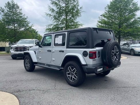 Used 2024 Jeep Wrangler Unlimited Sahara AWD/4WD image 5