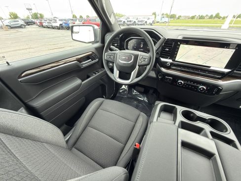 New 2026 GMC Sierra 1500 SLE AWD/4WD image 18
