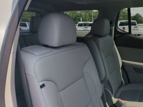 Certified 2023 GMC Acadia SLT w/ Technology Package FWD image 26
