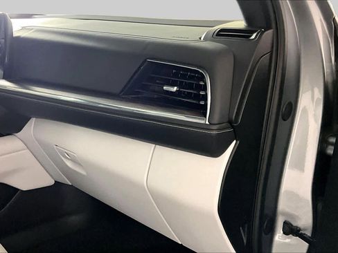 Used 2025 Chevrolet Tahoe Premier w/ Sun And Tow Package AWD/4WD image 18