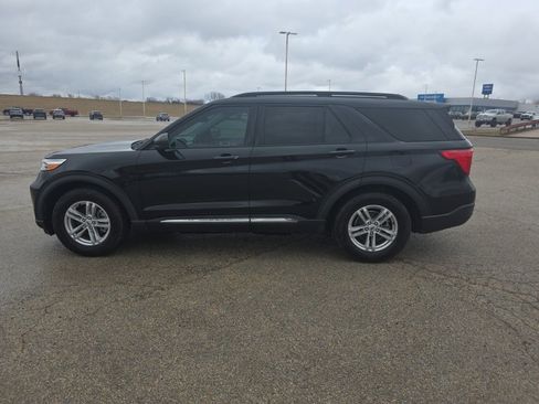 Used 2021 Ford Explorer XLT image 6