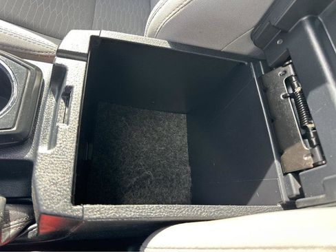 Used 2019 Toyota Tacoma SR image 29