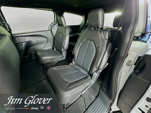 New 2026 Chrysler Pacifica Select w/ S Appearance Package image 14