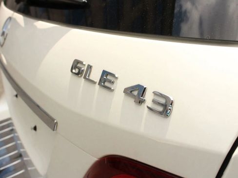 Used 2017 Mercedes-Benz GLE 43 AMG 4MATIC w/ Premium 2 Package image 10