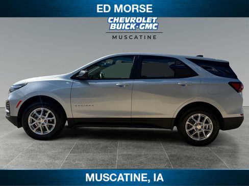 Certified 2022 Chevrolet Equinox LS w/ LS Convenience Package AWD/4WD image 2