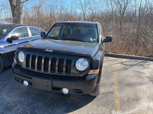 Used 2014 Jeep Patriot Latitude image 2