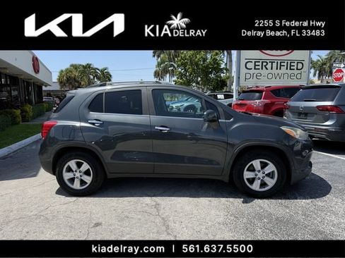 Used 2018 Chevrolet Trax LT w/ Driver Confidence Package FWD image 2