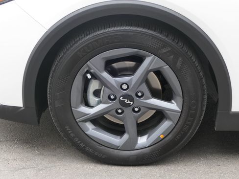 Certified 2025 Kia K4 FWD image 11