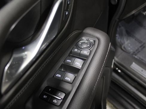 Used 2024 GMC Yukon XL Denali image 19