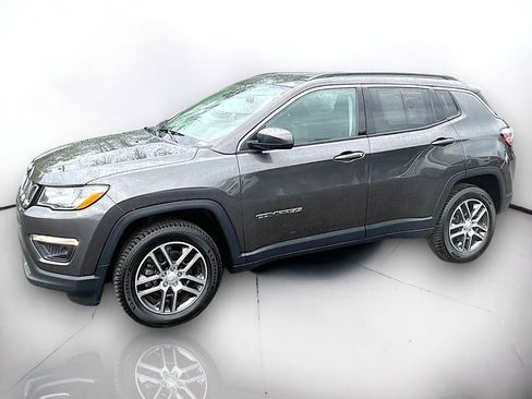 Used 2018 Jeep Compass Latitude w/ Popular Equipment Group AWD/4WD image 2