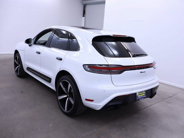 Certified 2024 Porsche Macan AWD/4WD image 3