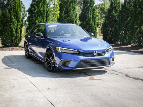 Used 2023 Honda Civic Sport image 2