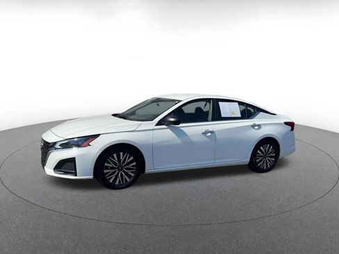 Used 2025 Nissan Altima 2.5 SV FWD image 8