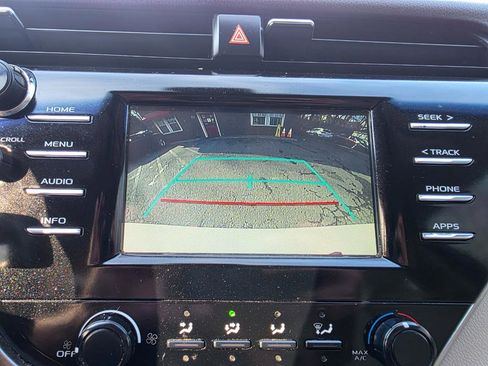 Used 2018 Toyota Camry LE image 20