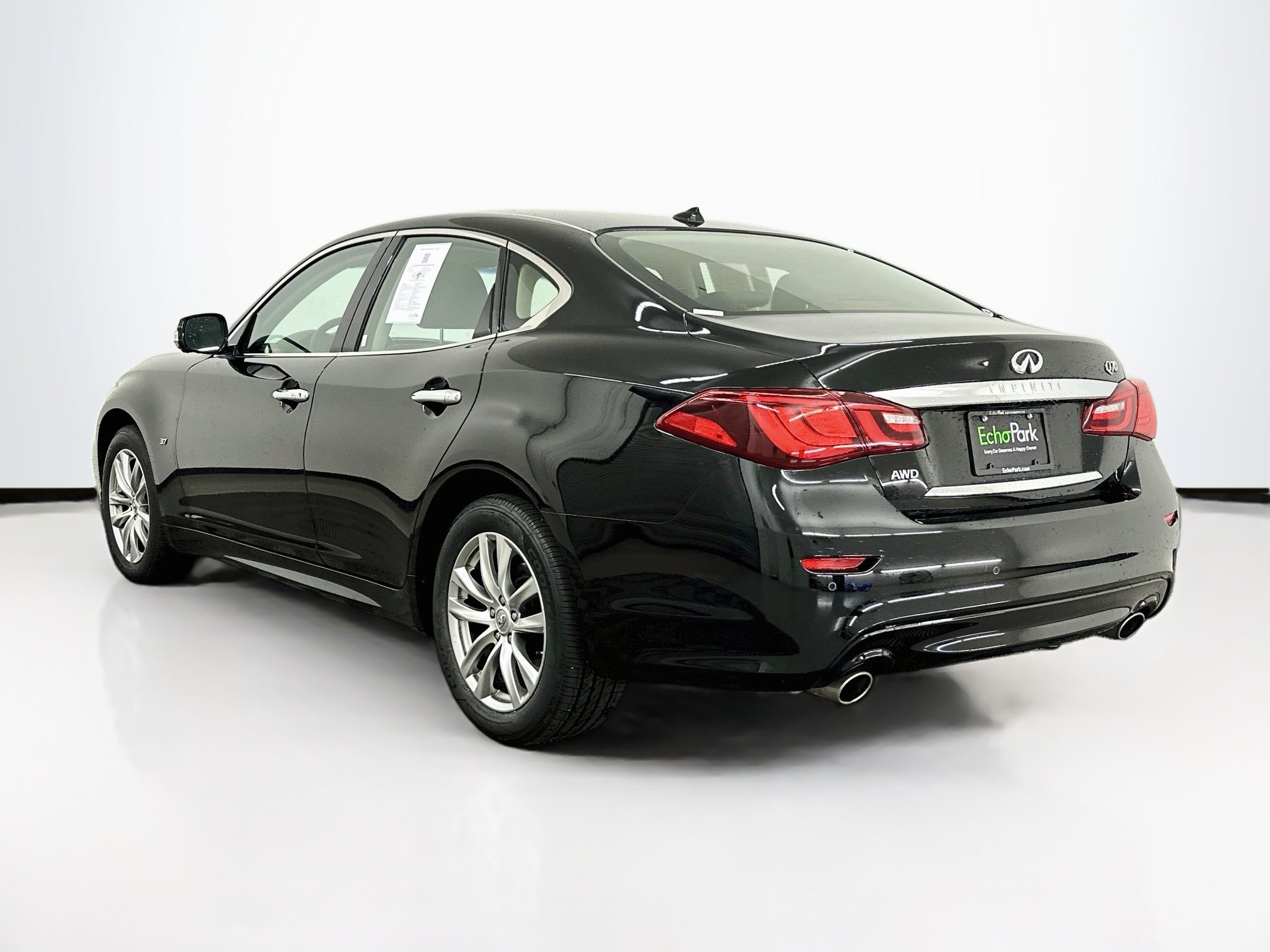 Used 2018 INFINITI Q70 Luxe AWD/4WD image 5