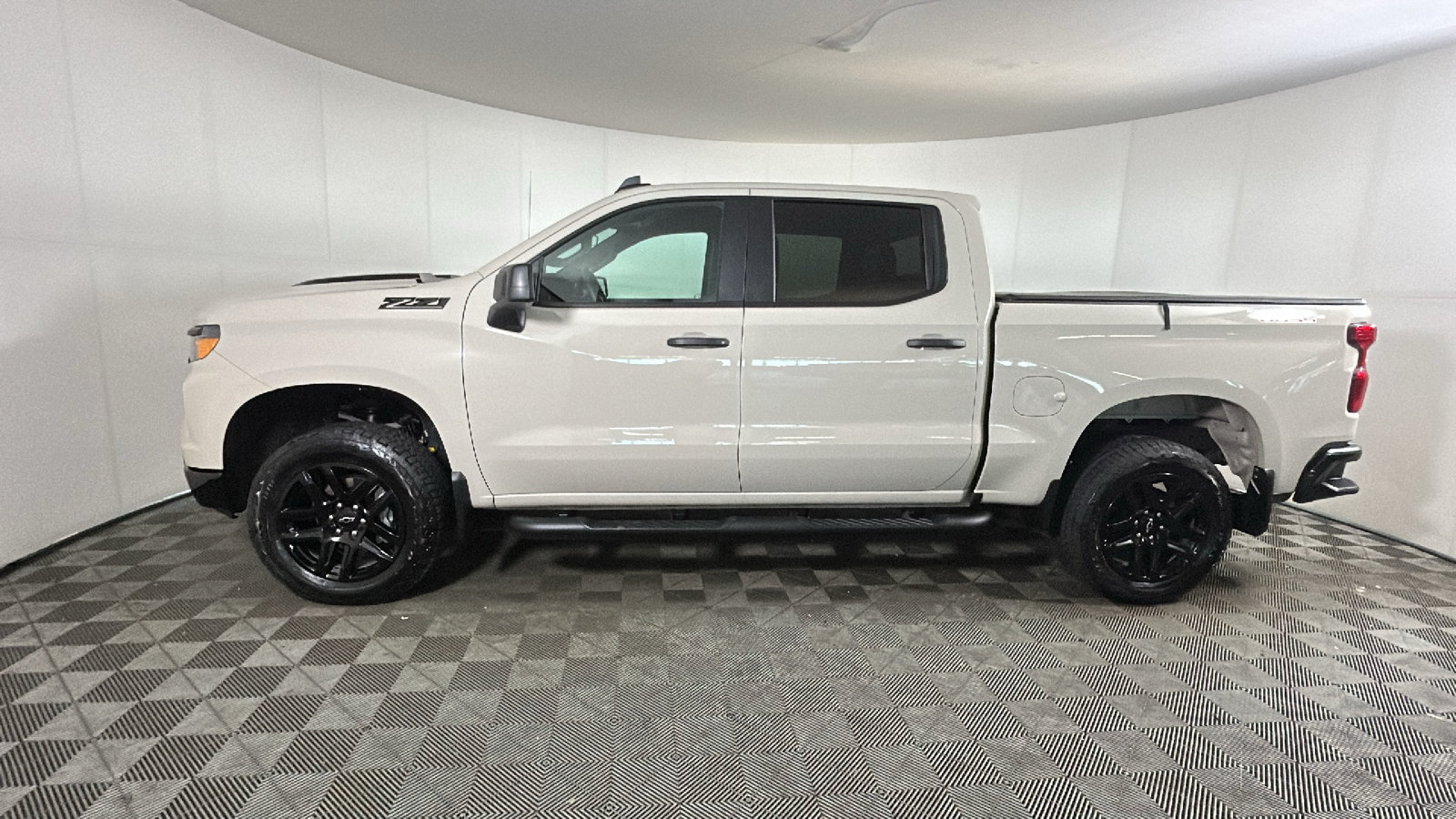 Used 2026 Chevrolet Silverado 1500 Custom Trail Boss w/ Turbomax Blackout Package AWD/4WD image 5