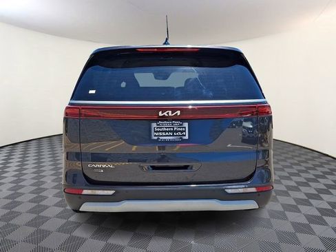 Used 2023 Kia Carnival LX FWD image 6
