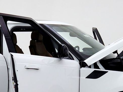 Certified 2025 Land Rover Range Rover Sport SE image 10