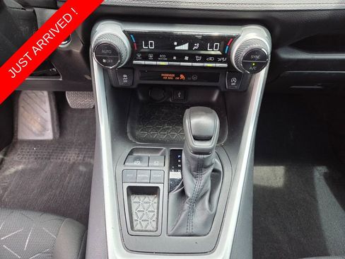 Used 2022 Toyota RAV4 XLE FWD image 28