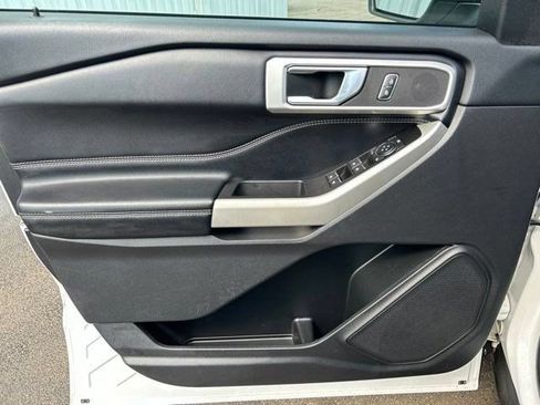 Used 2022 Ford Explorer XLT RWD image 9