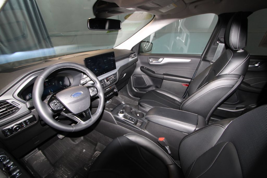 Used 2025 Ford Escape SE w/ PHEV Premium Package FWD image 2