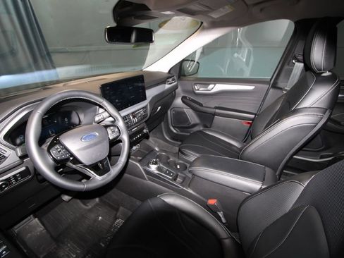 Used 2025 Ford Escape SE w/ PHEV Premium Package FWD image 2