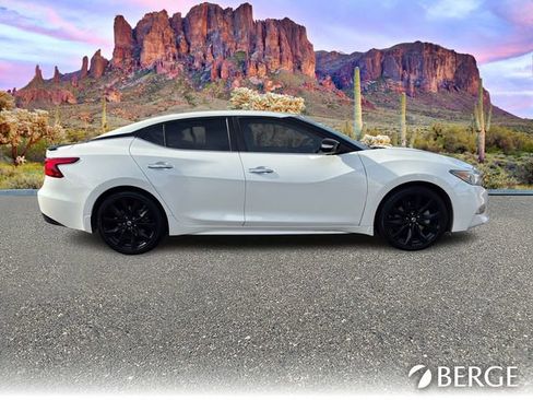 Used 2017 Nissan Maxima SR w/ Midnight Edition image 8