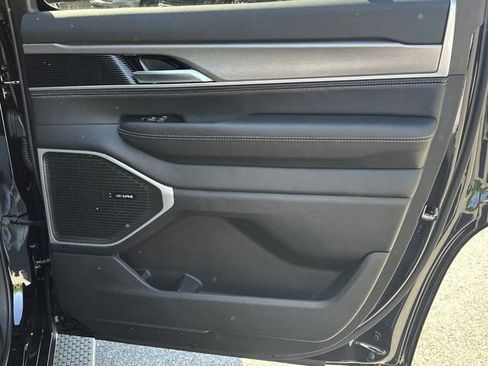 New 2026 Jeep Grand Wagoneer 4WD image 18