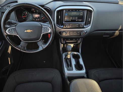 Used 2022 Chevrolet Colorado LT w/ LT Convenience Package image 9