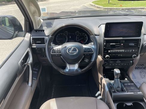 Used 2023 Lexus GX 460 Premium AWD/4WD image 2