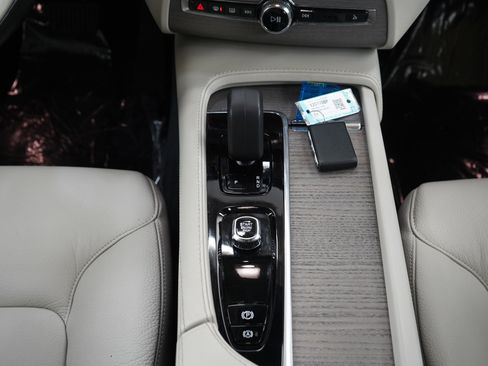 Used 2023 Volvo XC90 B6 Plus image 18