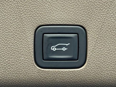 Used 2025 GMC Yukon XL Denali w/ Sun & Power Step Package image 40