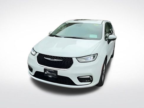 Used 2023 Chrysler Pacifica Touring-L AWD/4WD image 6