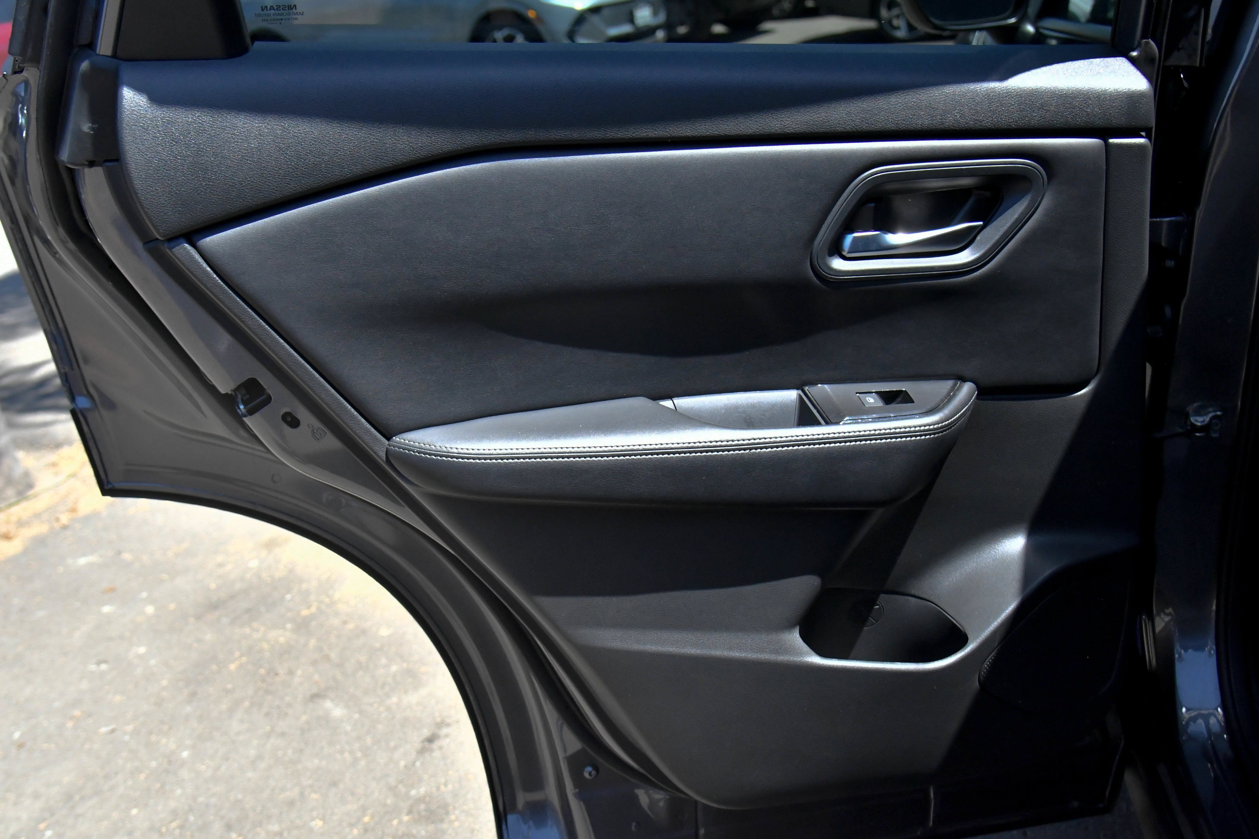 Used 2025 Nissan Rogue SV AWD/4WD image 35