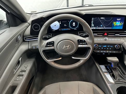 Used 2025 Hyundai Elantra SEL FWD image 18