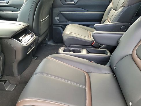 New 2025 Nissan Armada SL w/ Captain's Chari Seat Package image 5