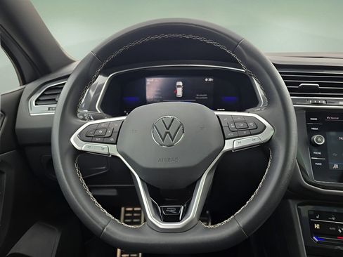 Used 2023 Volkswagen Tiguan SE R-Line image 28
