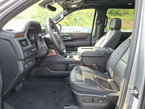 Used 2024 Chevrolet Suburban High Country AWD/4WD image 14