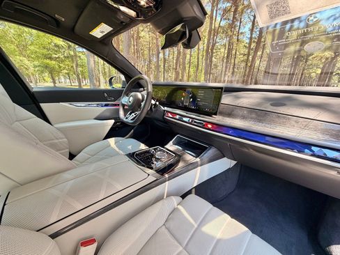 Certified 2025 BMW 760i xDrive w/ Executive Package AWD/4WD image 19