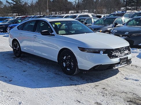 Certified 2025 Honda Accord SE image 3